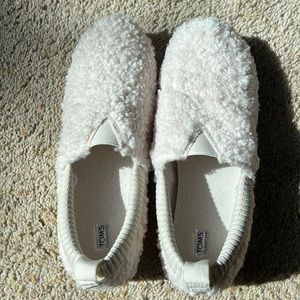 Tom’s Sherpa slip ons
